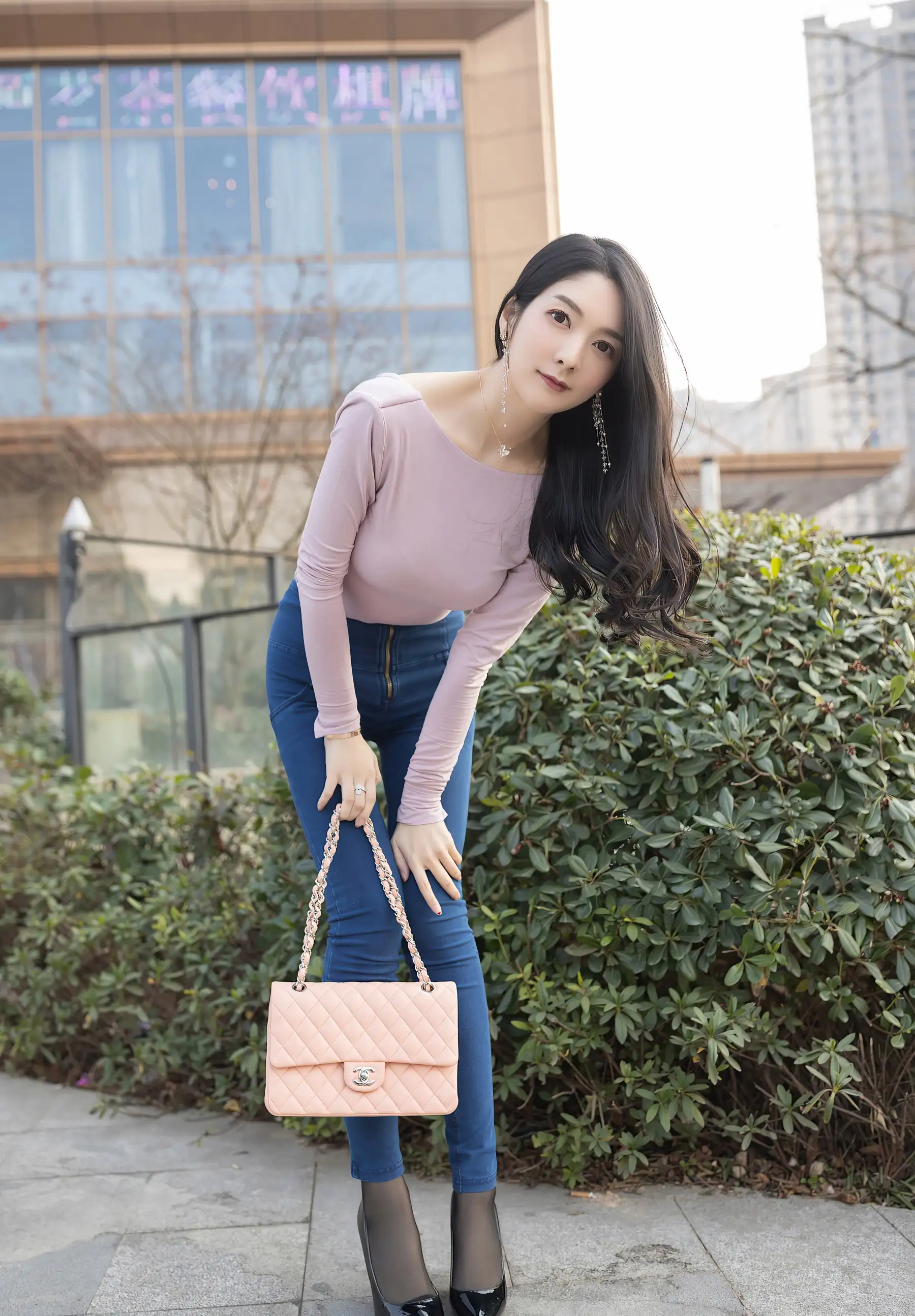 Angela小热巴敦煌飞天异域风情舞蹈写真重工刺绣流苏裙沙漠摄影大片