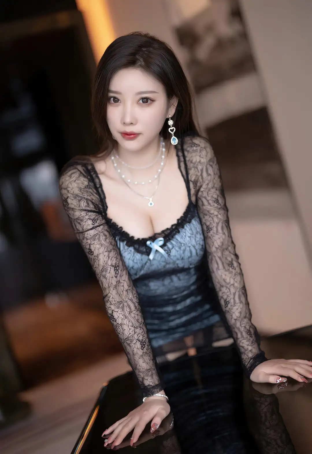 Yang Chenchen 2026 dark green velvet evening dress backless elegant gala