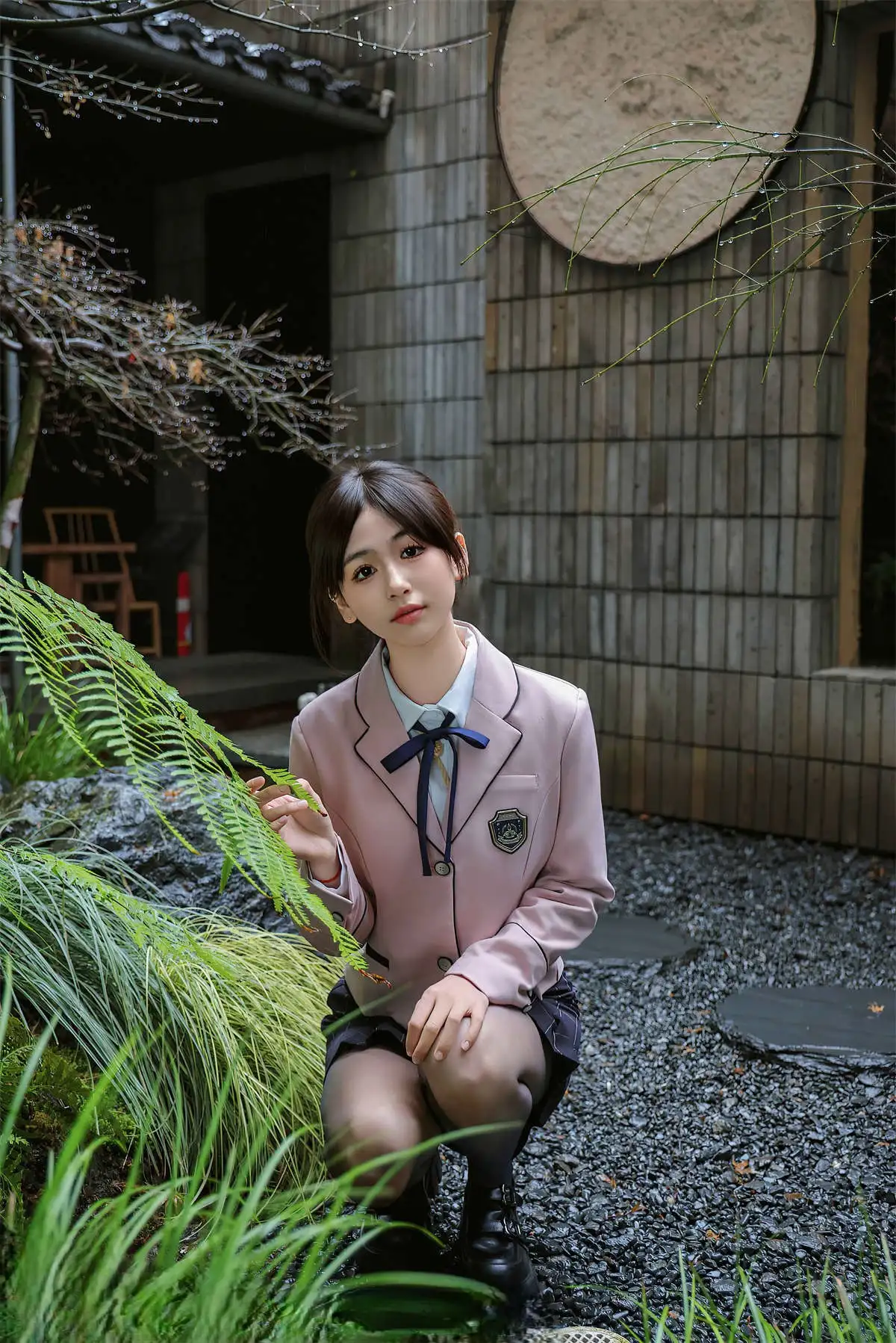 奶芙乔乔 粉色JK制服 庭院互动写真 老猫2025治愈系作品