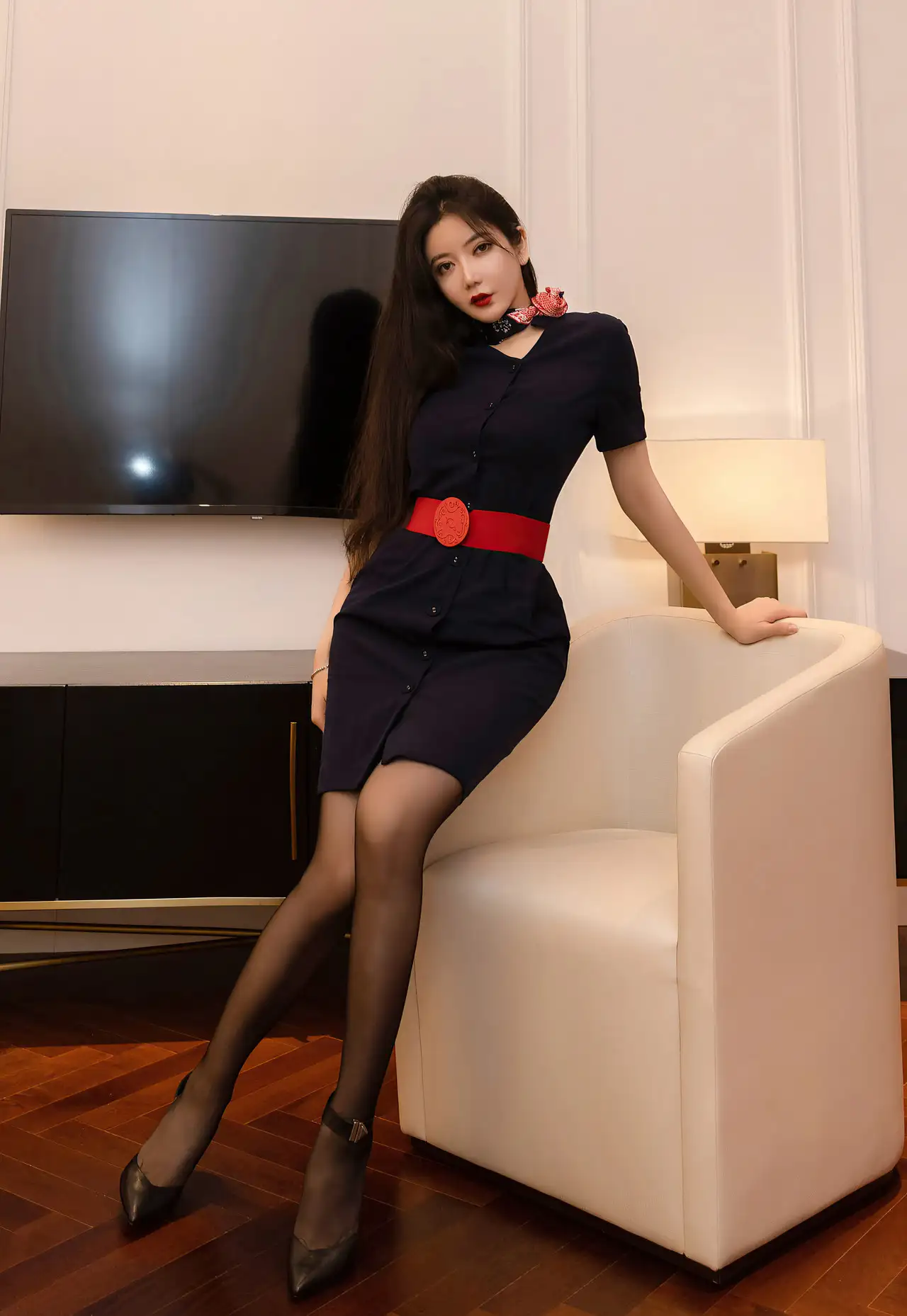 Xinyan Xiaogongzhu fine art artistic boudoir photography premium silk bodysuit shadows and highlights studio look