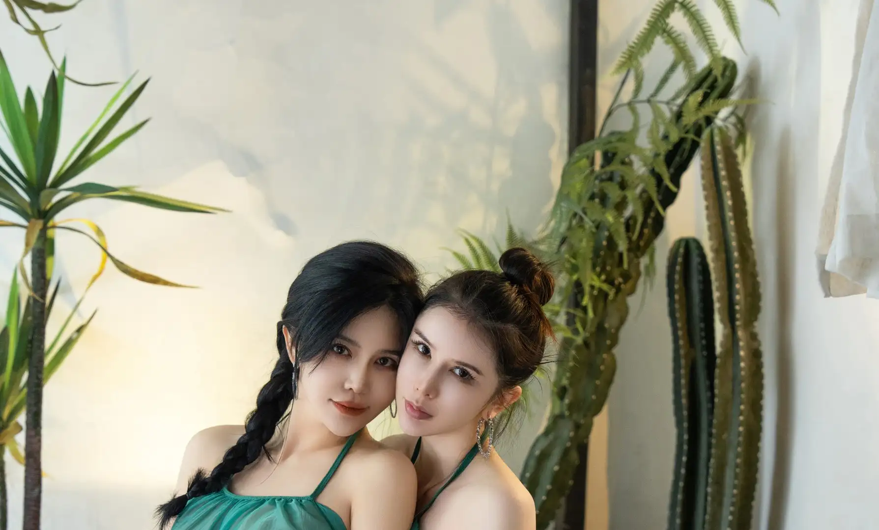 李丽莎 (2) 李丽莎 简约内搭柔光 优雅熟女私房摄影作品