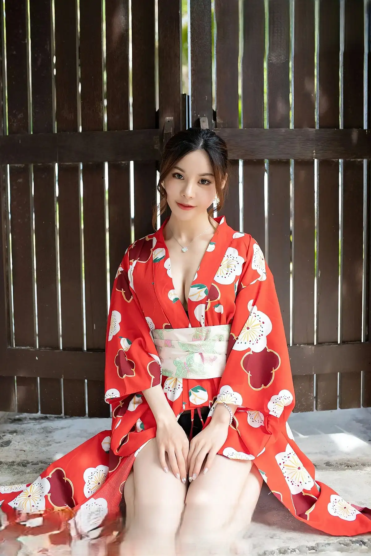 沈佳熹 (1) 沈佳熹 红色花卉和服 古风性感私房 老猫2026最新作品