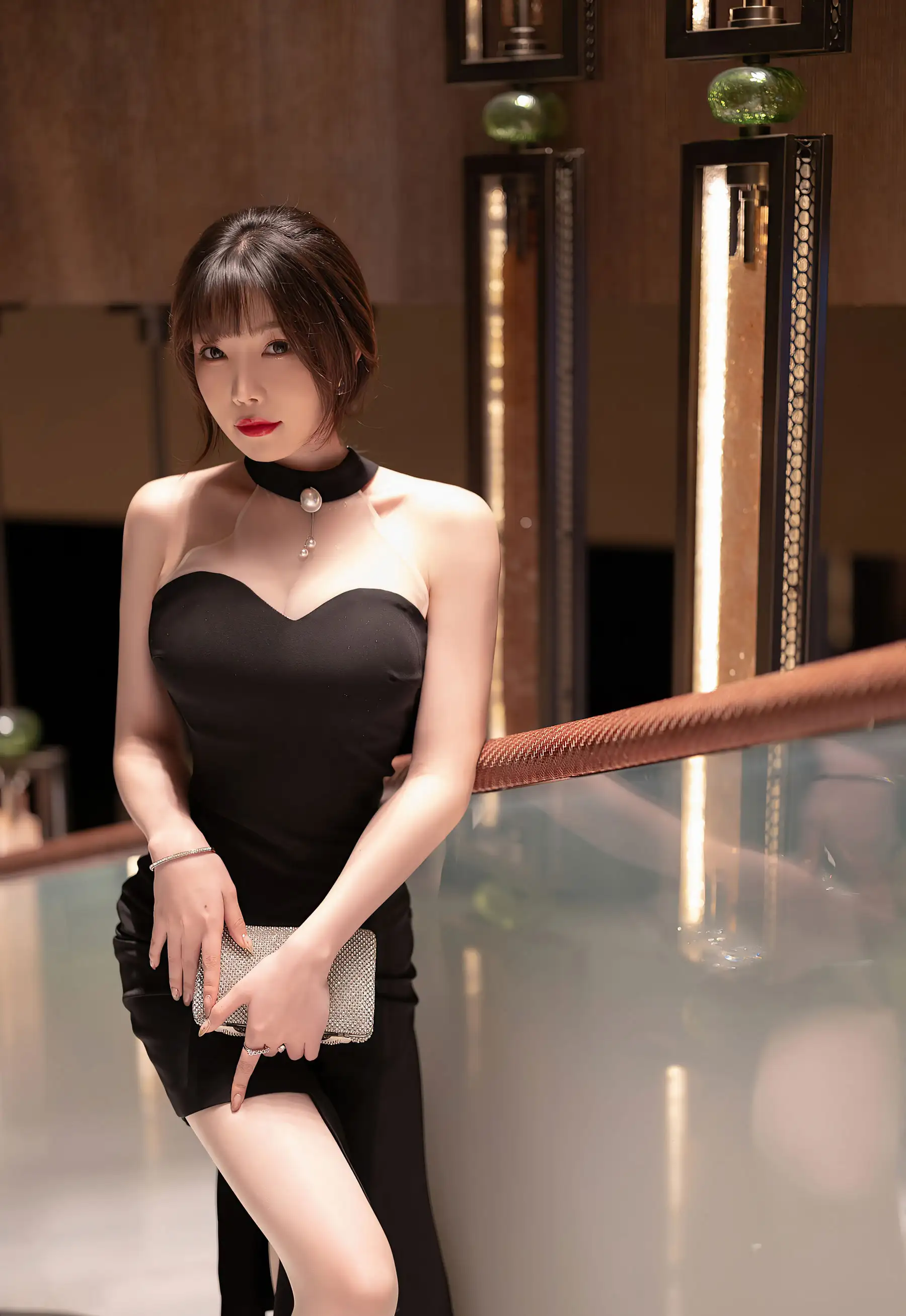 芝芝Booty (5) 芝芝Booty 2026红色吊带火辣风 顶级身材私房写真