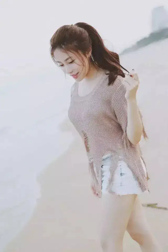许诺Sabrina (3) 许诺Sabrina 奶油色毛衣甜美知性私房写真 温暖优雅摄影