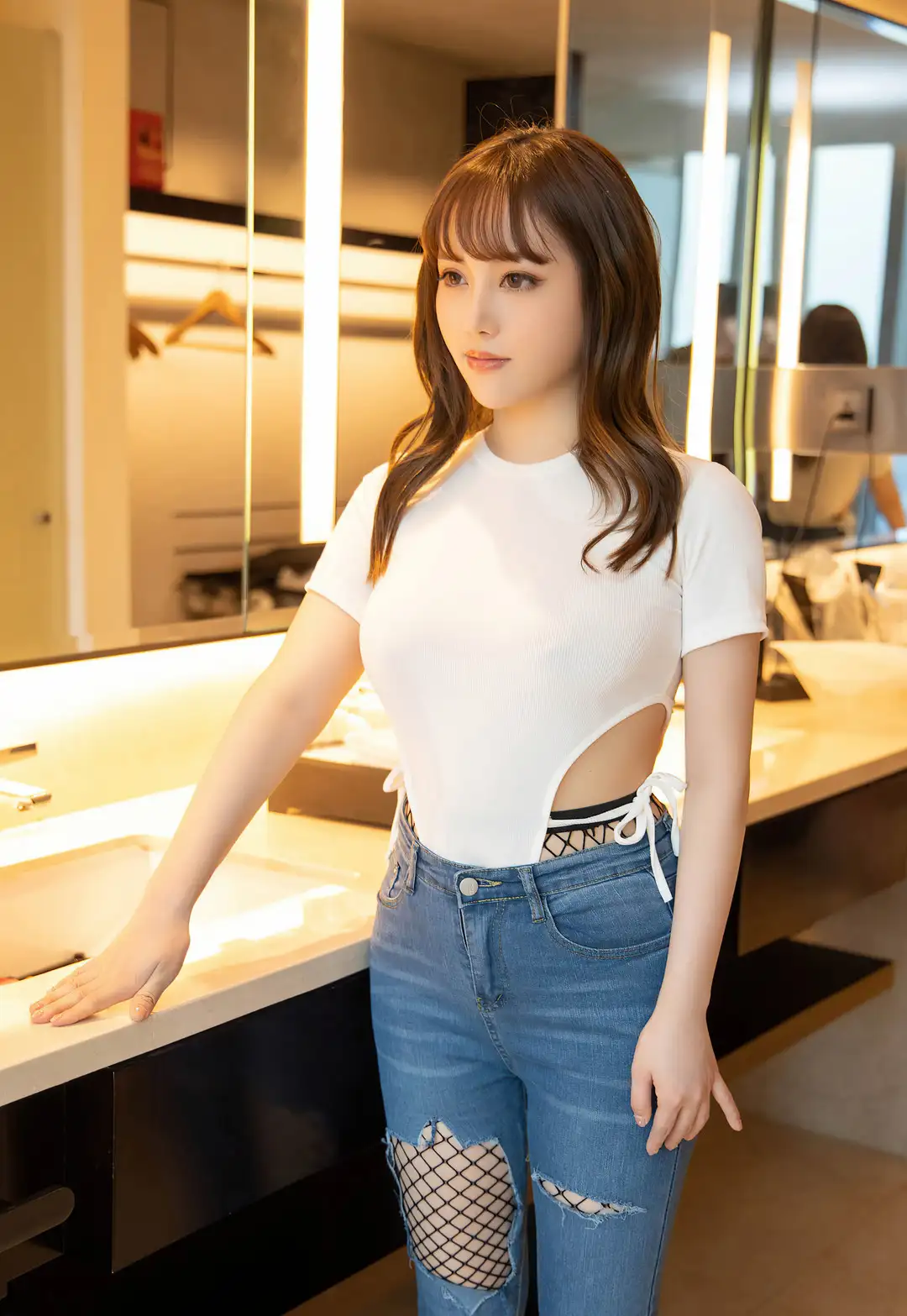 Doubanjiang minimalist artistic photography casual white tank top beautiful woman portrait soft daylight