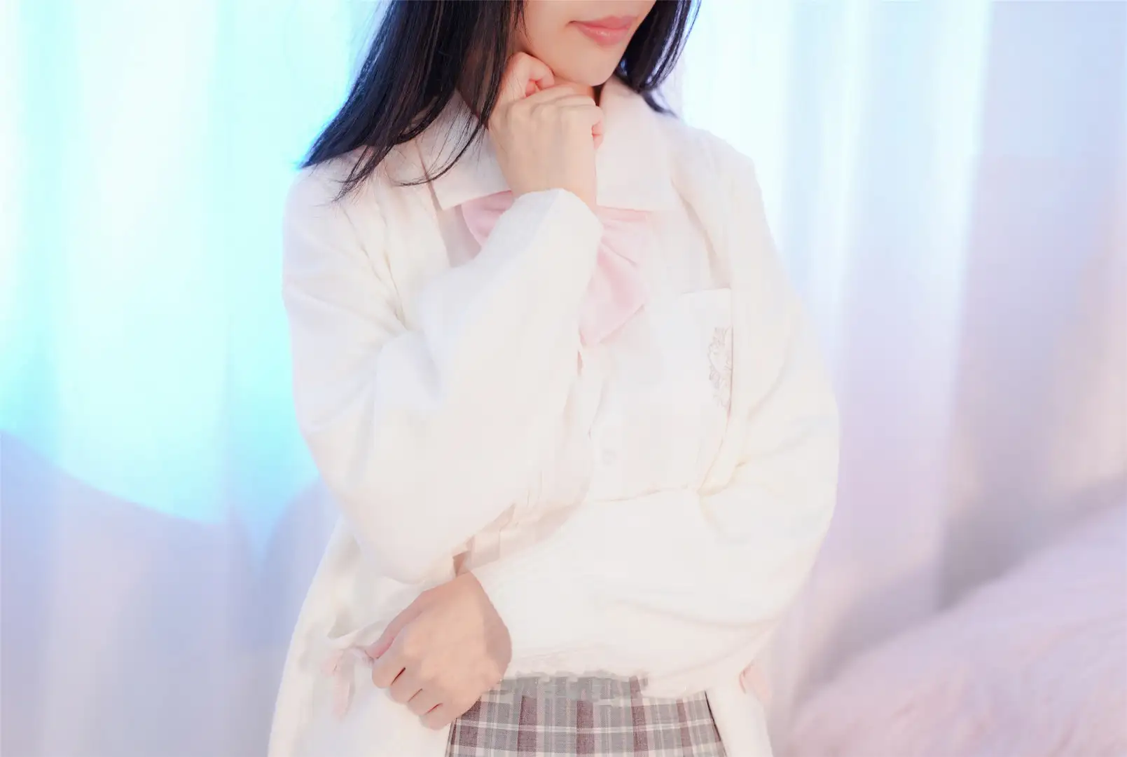 Suzuki Misaki cozy white home wear lying down casual cinematic look soft lighting portrait